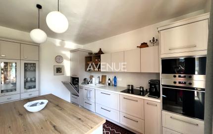 AVENUE RE | 6-izb. dom, veľká záhrada, bazén, 2-garáž, BA IV