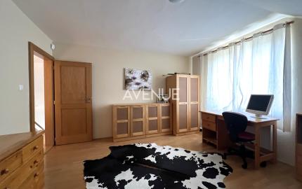 AVENUE RE | 6-izb. dom, veľká záhrada, bazén, 2-garáž, BA IV