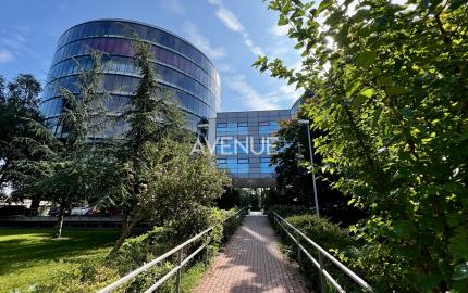 AVENUE | administratívne pr. pri centre, parkovanie, recepcia, krásne výhľady