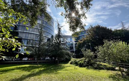 AVENUE | administratívne pr. pri centre, parkovanie, recepcia, krásne výhľady