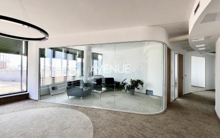 AVENUE | administratívne pr. pri centre, parkovanie, recepcia, krásne výhľady