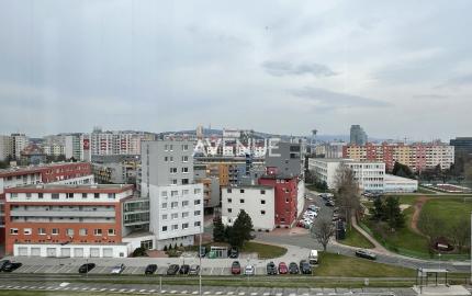 AVENUE | administratívne pr. pri centre, parkovanie, recepcia, krásne výhľady