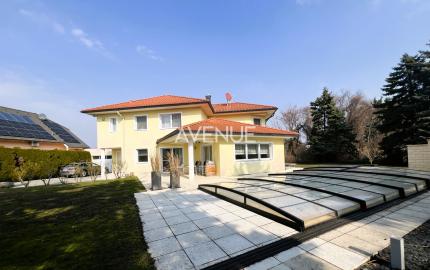 Exkluzívna vila „VILLA TOSCANA“ s bazénom, wellness, vínnou pivnicou a domácim kinom