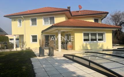 Exkluzívna vila „VILLA TOSCANA“ s bazénom, wellness, vínnou pivnicou a domácim kinom