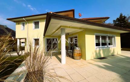 Exkluzívna vila „VILLA TOSCANA“ s bazénom, wellness, vínnou pivnicou a domácim kinom