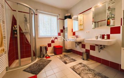 Exkluzívna vila „VILLA TOSCANA“ s bazénom, wellness, vínnou pivnicou a domácim kinom