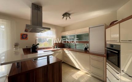 Exkluzívna vila „VILLA TOSCANA“ s bazénom, wellness, vínnou pivnicou a domácim kinom