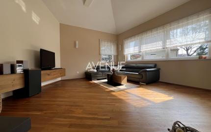 Exkluzívna vila „VILLA TOSCANA“ s bazénom, wellness, vínnou pivnicou a domácim kinom