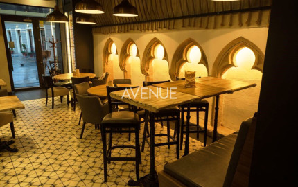 PRENÁJOM, zariadená reštaurácia, pešia zóna, Laurinská, BA I