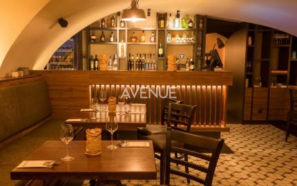 PRENÁJOM, zariadená reštaurácia, pešia zóna, Laurinská, BA I