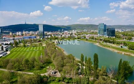 AVENUE | priestranný 2i byt s balkónom a unikátnym výhľadom na jazero Kuchajda či na mesto.