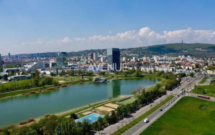 AVENUE | priestranný 2i byt s balkónom a unikátnym výhľadom na jazero Kuchajda či na mesto.