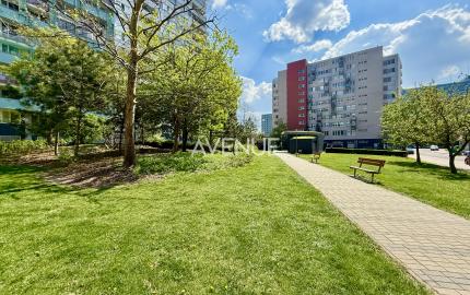 AVENUE | priestranný 2i byt s balkónom a unikátnym výhľadom na jazero Kuchajda či na mesto.