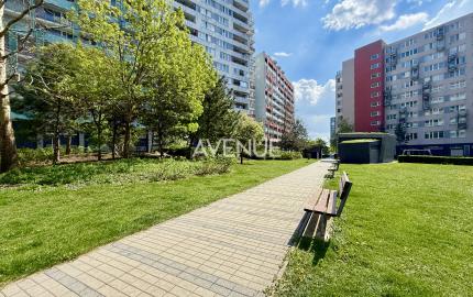 AVENUE | priestranný 2i byt s balkónom a unikátnym výhľadom na jazero Kuchajda či na mesto.