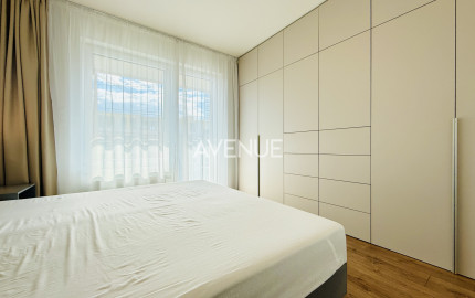 AVENUE | moderný a dizajnový, len sporadicky obývaný, 2i byt s veľkou loggiou a s výhľadom na okolie.