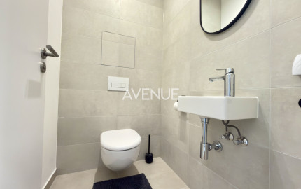AVENUE | moderný a dizajnový, len sporadicky obývaný, 2i byt s veľkou loggiou a s výhľadom na okolie.