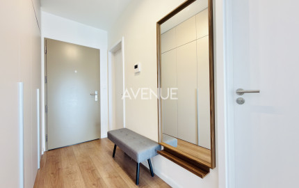 AVENUE | moderný a dizajnový, len sporadicky obývaný, 2i byt s veľkou loggiou a s výhľadom na okolie.