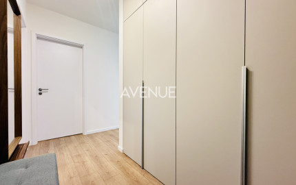 AVENUE | moderný a dizajnový, len sporadicky obývaný, 2i byt s veľkou loggiou a s výhľadom na okolie.