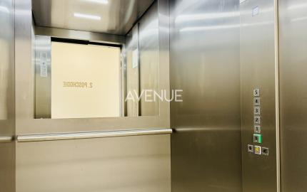 AVENUE | kompletne zariadený moderný, len sporadicky obývaný, 2i byt s veľkou loggiou