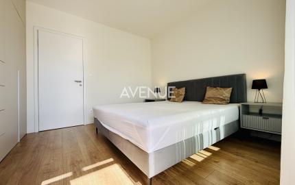 AVENUE | kompletne zariadený moderný, len sporadicky obývaný, 2i byt s veľkou loggiou