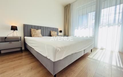AVENUE | kompletne zariadený moderný, len sporadicky obývaný, 2i byt s veľkou loggiou