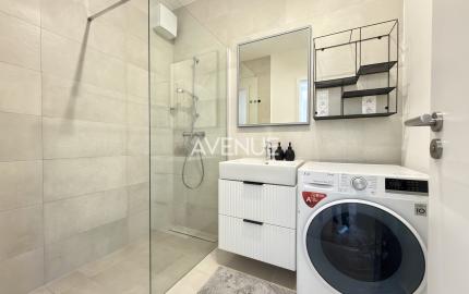 AVENUE | kompletne zariadený moderný, len sporadicky obývaný, 2i byt s veľkou loggiou