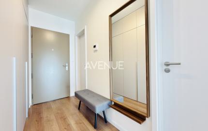 AVENUE | kompletne zariadený moderný, len sporadicky obývaný, 2i byt s veľkou loggiou