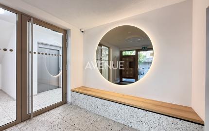AVENUE | kompletne zariadený moderný, len sporadicky obývaný, 2i byt s veľkou loggiou