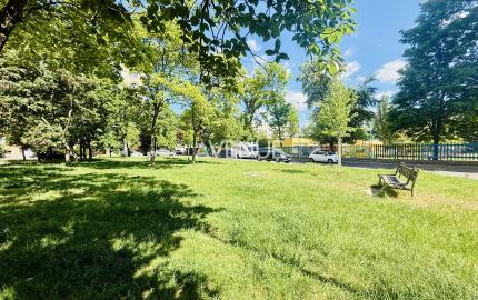 AVENUE | útulný a krásne slnečný 1i byt vo vyhľadávanom pôvodnom stave, s výhľadom do parčíku.