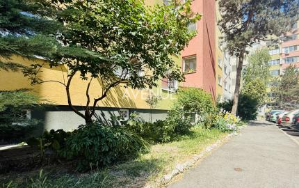 AVENUE | útulný a krásne slnečný 1i byt vo vyhľadávanom pôvodnom stave, s výhľadom do parčíku.