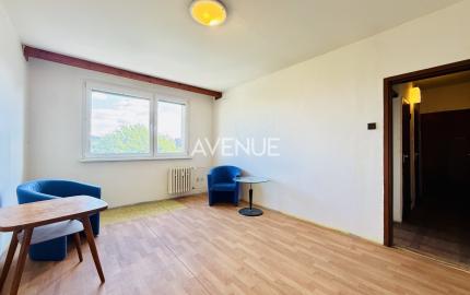 AVENUE | útulný a krásne slnečný 1i byt vo vyhľadávanom pôvodnom stave, s výhľadom do parčíku.