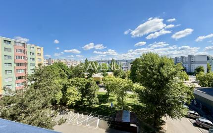 AVENUE | útulný a krásne slnečný 1i byt vo vyhľadávanom pôvodnom stave, s výhľadom do parčíku.