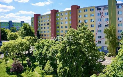 AVENUE | útulný a krásne slnečný 1i byt vo vyhľadávanom pôvodnom stave, s výhľadom do parčíku.