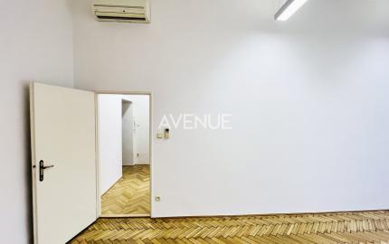 2 kancelárie, 42 m2, Michalská, krásny historický dom, výťah