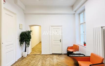 2 kancelárie, 42 m2, Michalská, krásny historický dom, výťah