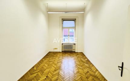 2 kancelárie, 42 m2, Michalská, krásny historický dom, výťah
