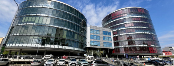 AVENUE | administratívne pr. pri centre, parkovanie, recepcia, krásne výhľady