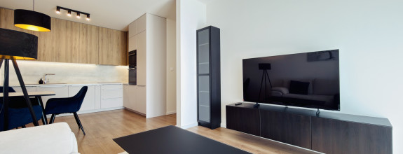 AVENUE | kompletne zariadený moderný, len sporadicky obývaný, 2i byt s veľkou loggiou