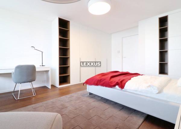 LEXXUS-PRENÁJOM luxusný veľkometrážny 4-izbový byt pod Slavínom