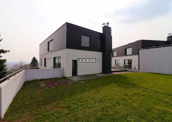 LEXXUS-PRENÁJOM luxusný veľkometrážny 4-izbový byt pod Slavínom