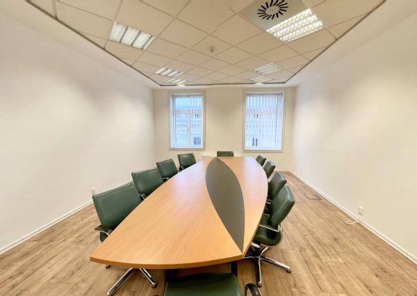 AVENUE | reprezentatívne kancelárie pri Hviezdosl. nám, balkóny, BA I