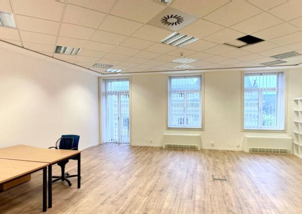 AVENUE | reprezentatívne kancelárie pri Hviezdosl. nám, balkóny, BA I
