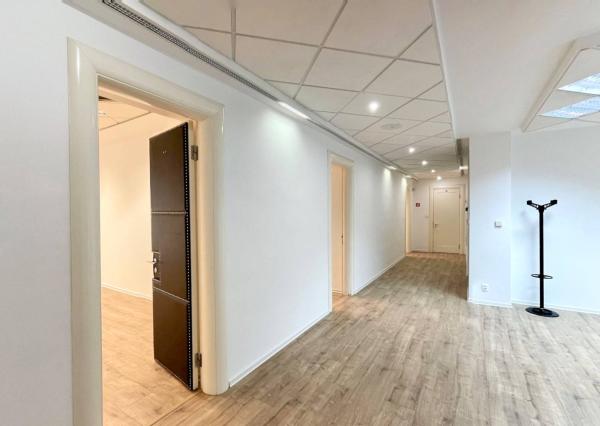 AVENUE | reprezentatívne kancelárie pri Hviezdosl. nám, balkóny, BA I