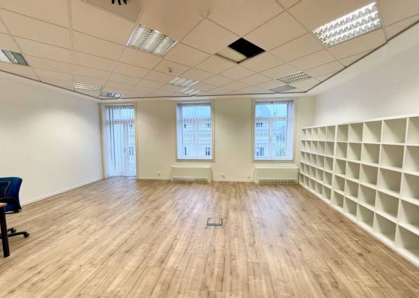 AVENUE | reprezentatívne kancelárie pri Hviezdosl. nám, balkóny, BA I