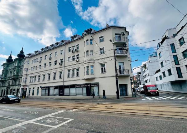 AVENUE | obchodný priestor, veľké výklady na frekventovanú ulicu, BA I