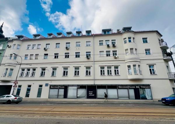 AVENUE | obchodný priestor, veľké výklady na frekventovanú ulicu, BA I