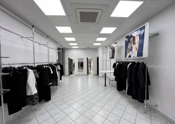 AVENUE | obchodný priestor, veľké výklady na frekventovanú ulicu, BA I