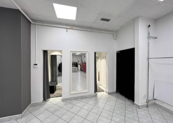 AVENUE | obchodný priestor, veľké výklady na frekventovanú ulicu, BA I