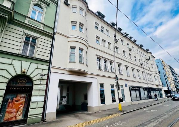 AVENUE | obchodný priestor, veľké výklady na frekventovanú ulicu, BA I