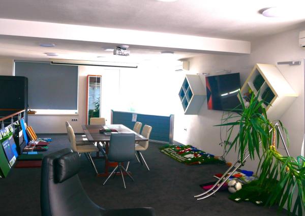 AVENUE | samostatný, zariadený výrobno – skladový areál, Svätý Jur.